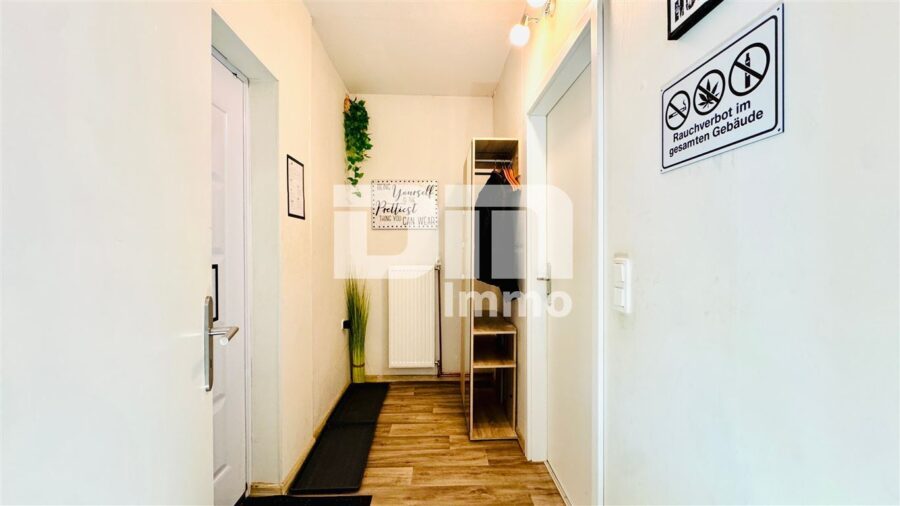 Vielseitiges Immobilien-Ensemble mit 2 modernisierten Haushälften + Carport und Garten/Terrasse - Haus 1 EG Windfang / Flur / Diele 1